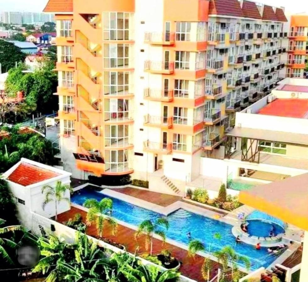 The Lancris Residences, 2 Bedrooms, 1 Bathroom, Living-Room, Kitchen & Pool Is Free Paranaque City Eksteriør bilde