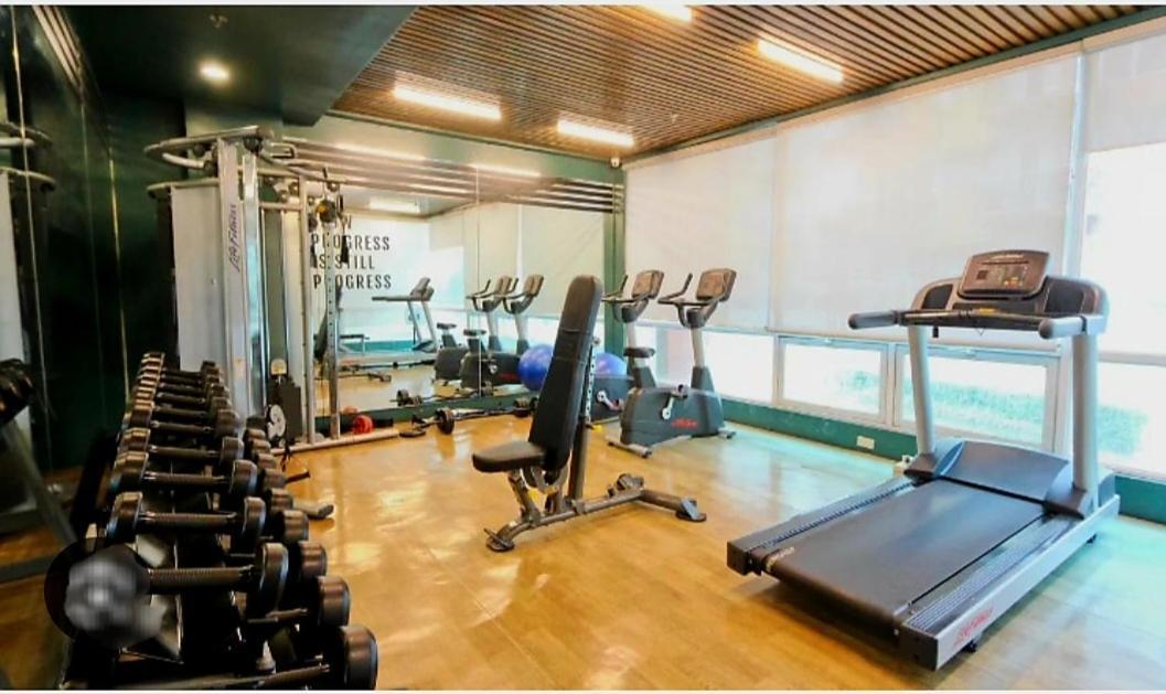 The Lancris Residences, 2 Bedrooms, 1 Bathroom, Living-Room, Kitchen & Pool Is Free Paranaque City Eksteriør bilde