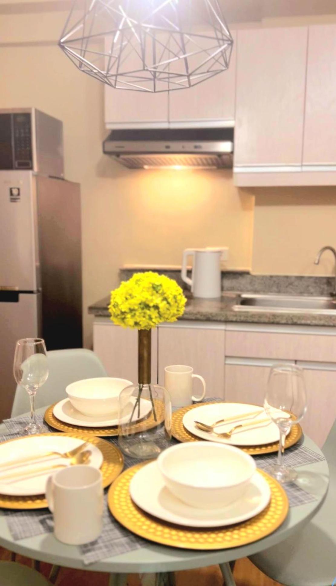 The Lancris Residences, 2 Bedrooms, 1 Bathroom, Living-Room, Kitchen & Pool Is Free Paranaque City Eksteriør bilde